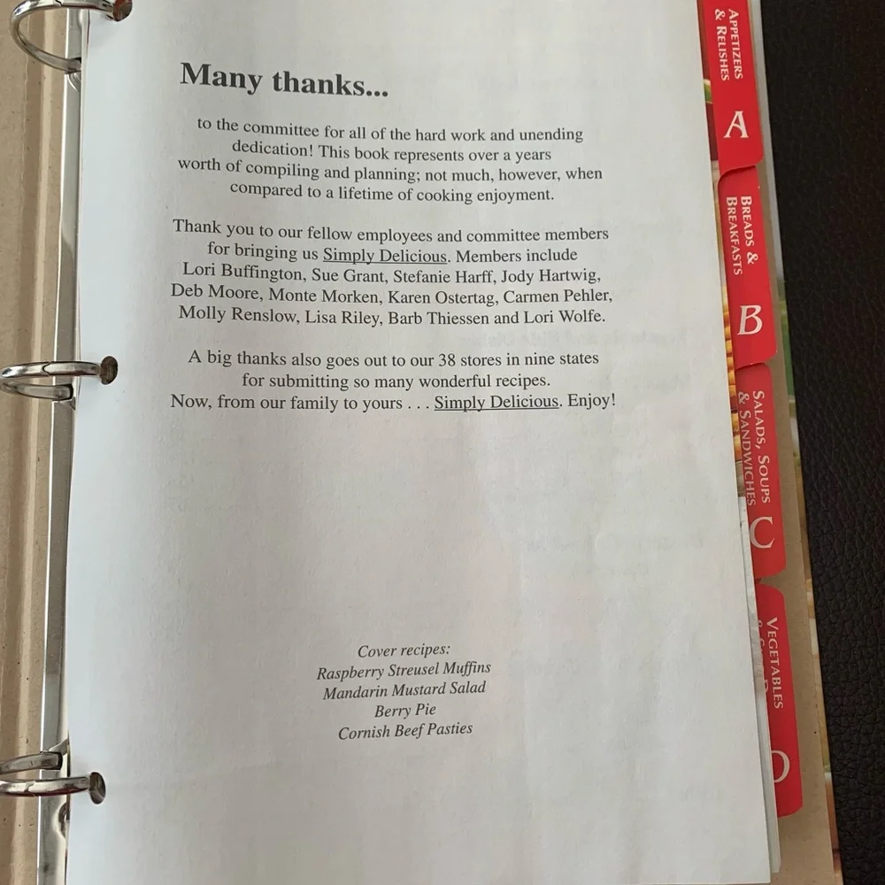 Vintage Cookbook 3 Ring Binder Simply Delicious Herbergers Employees Recipes